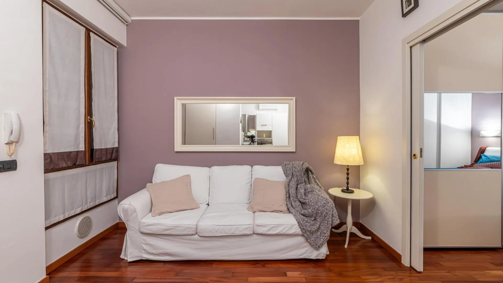 Cosy Apartment contacts